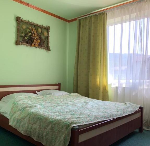 Albergue вишиванка