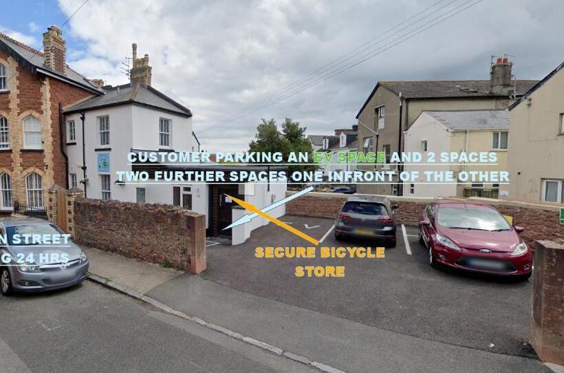 Park View R & R   Adult Only   Self Catering   Free Parking   Ev Point