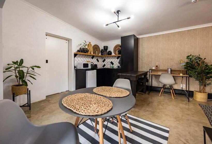 Пансион Fever Tree Guesthouse