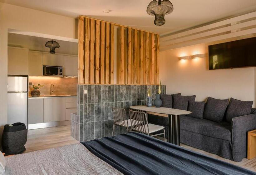 Avithos Resort