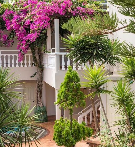 Elotis Suites