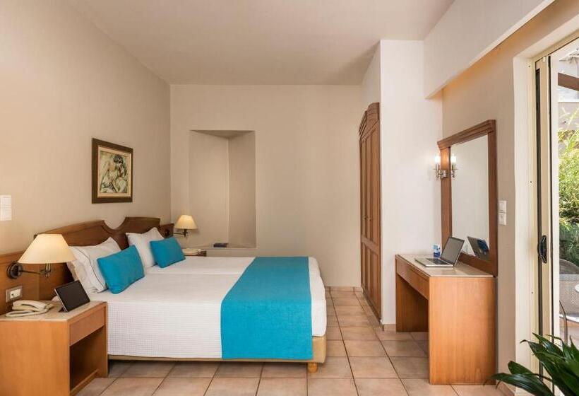 Elotis Suites