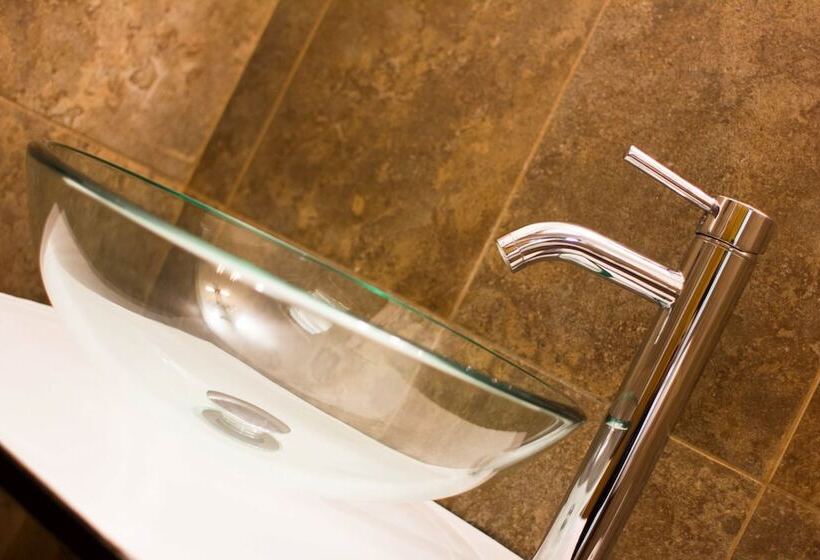 Charlies Place Hotel & Spa