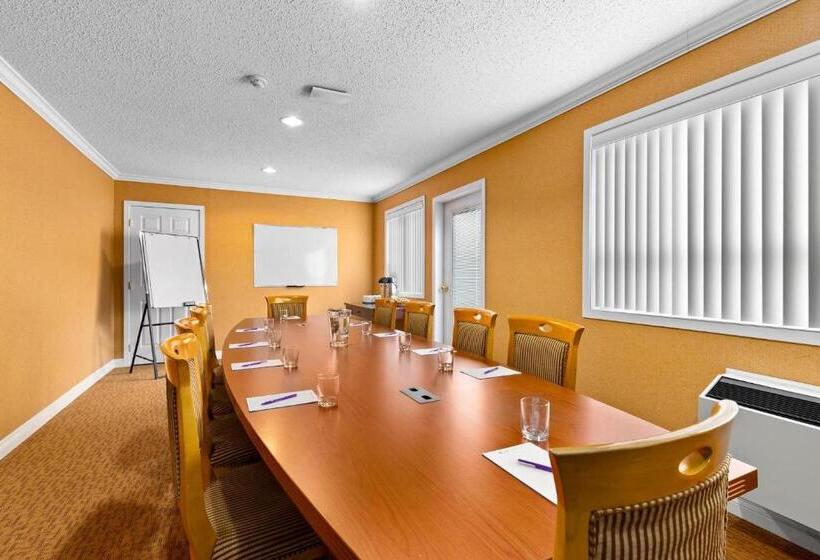 בית מלון כפרי Coast Fraser Inn