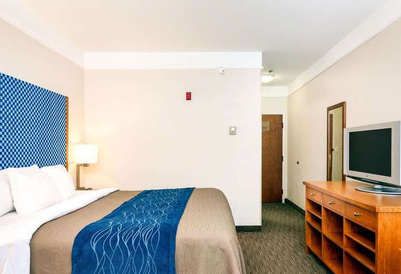 هتل Spark By Hilton Savannah Airport