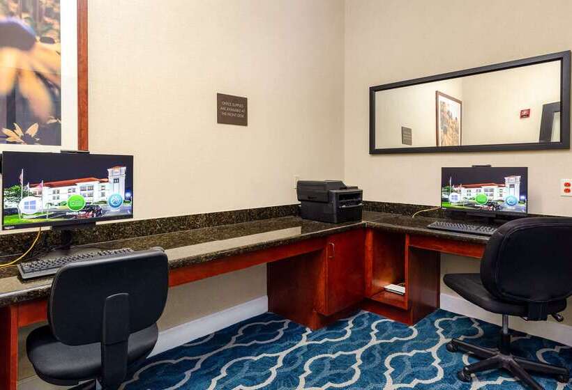 هتل Spark By Hilton Savannah Airport