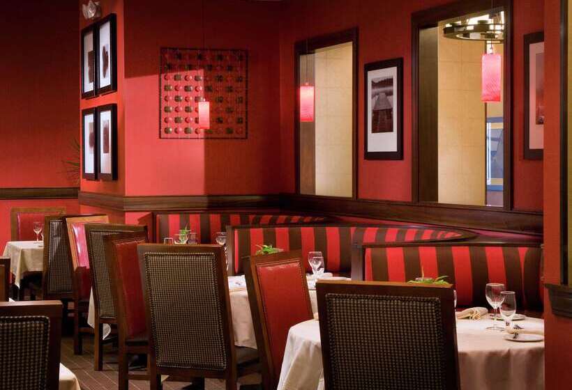 هتل Doubletree By Hilton Cincinnati Airport