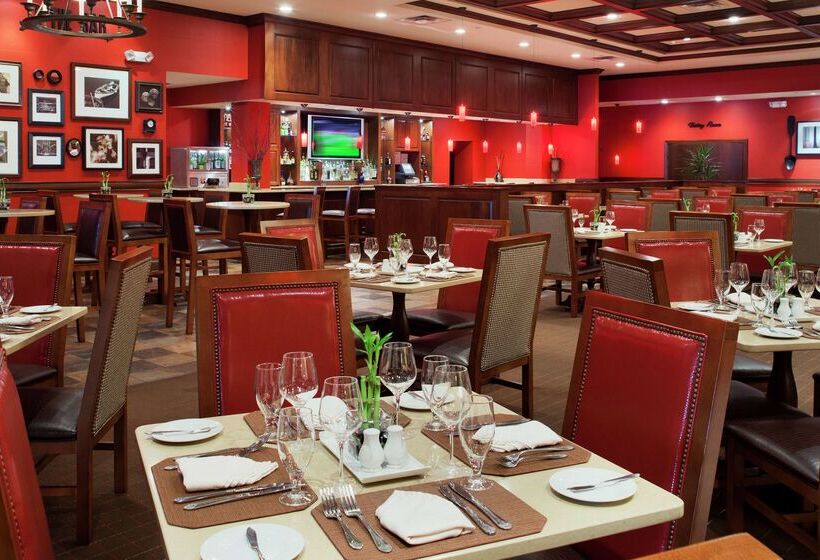 هتل Doubletree By Hilton Cincinnati Airport