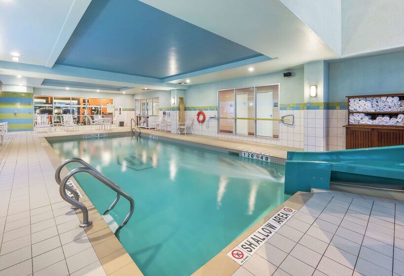 هتل Hampton Inn & Suites By Hilton Moncton