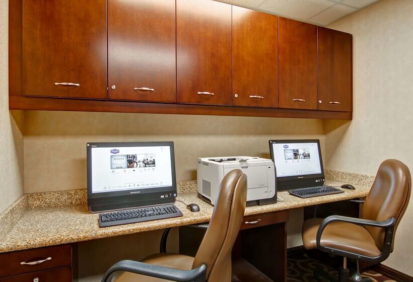 هتل Hampton Inn By Hilton Sudbury