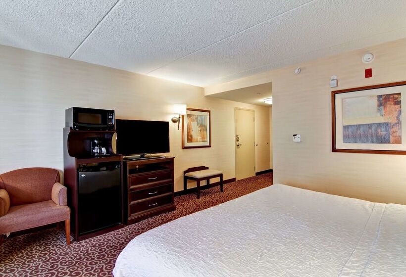 هتل Hampton Inn By Hilton Sudbury