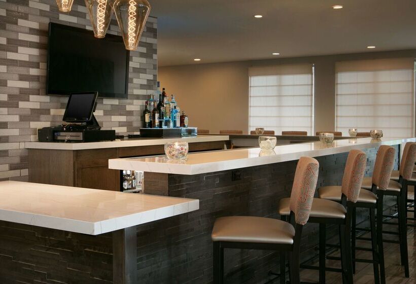 هتل Hilton Garden Inn Omaha West