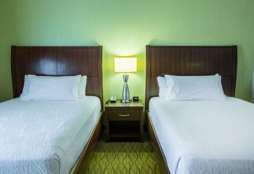 בית מלון כפרי Hilton Garden Inn State College