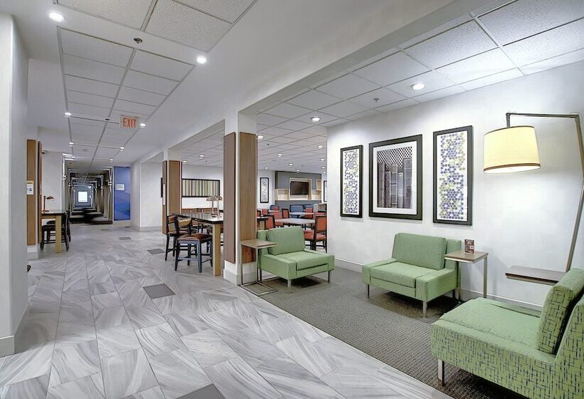 בית מלון כפרי Holiday Inn Express Airport Calgary, An Ihg