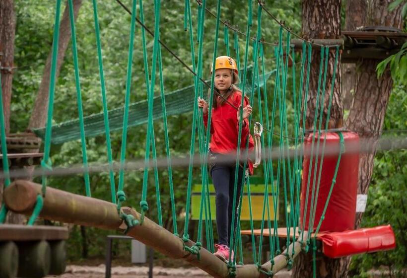 호텔 Holiday Inn Resort Warsaw Józefów, An Ihg