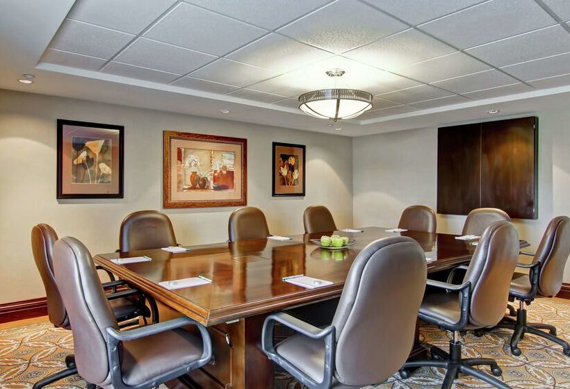 فندق Homewood Suites By Hilton Sudbury
