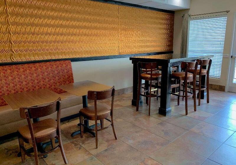 هتل Mainstay Suites Addisondallas