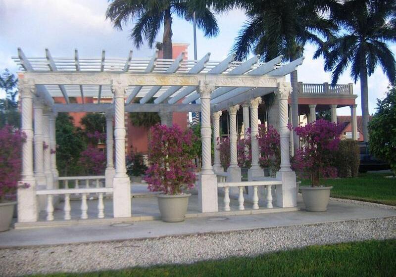 בית מלון כפרי Miami Gardens Inn & Suites