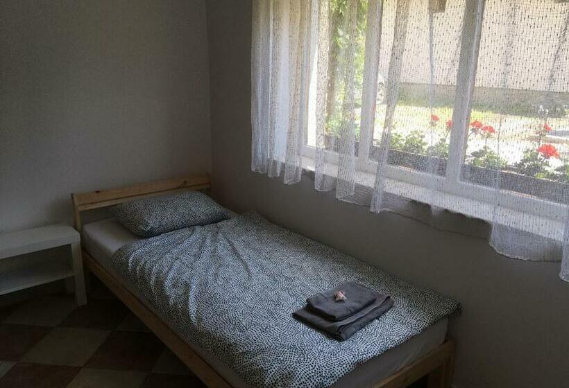 ペンション Bakonyi Kemencésház