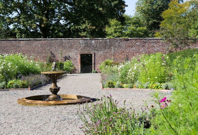 Garden View Cottage In A Grade Ii Listed Property