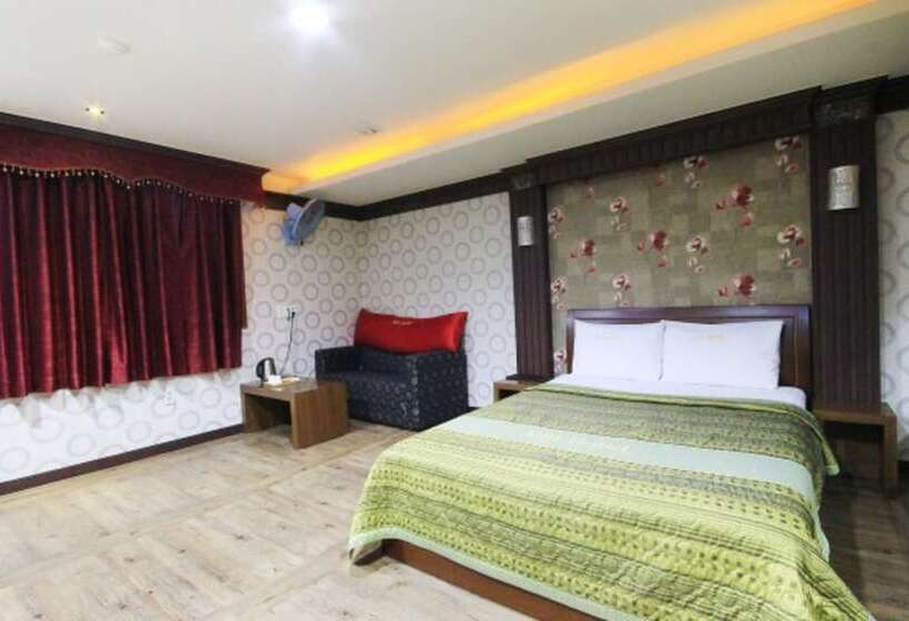 Hill Motel