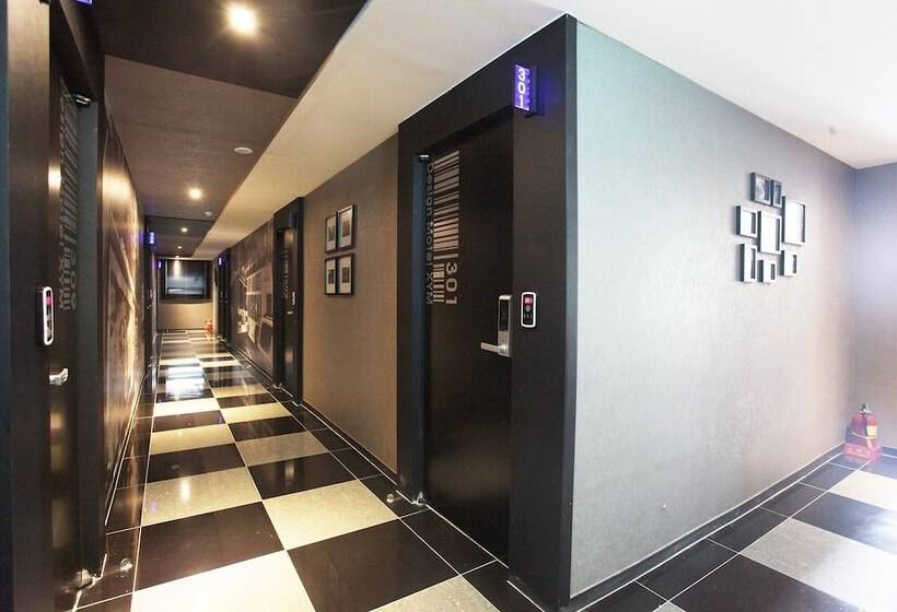 מוטל Wolgot Design Hotel Xym