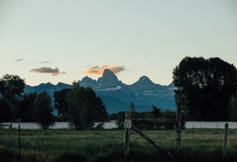 Отель Teton Peaks Resort