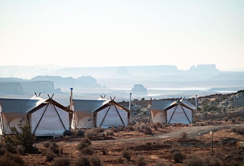 בית מלון כפרי Under Canvas Lake Powellgrand Staircase