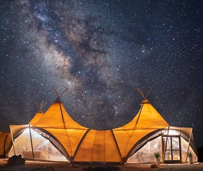 בית מלון כפרי Under Canvas Lake Powellgrand Staircase
