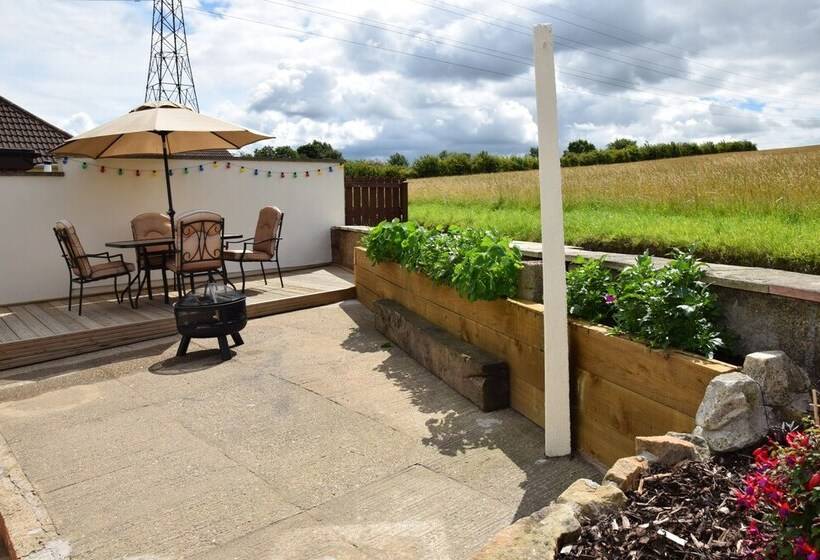 2 Bed Cottage   Sleeps4   Garden   Bbq