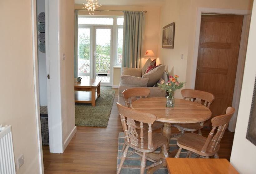 2 Bed Cottage   Sleeps4   Garden   Bbq