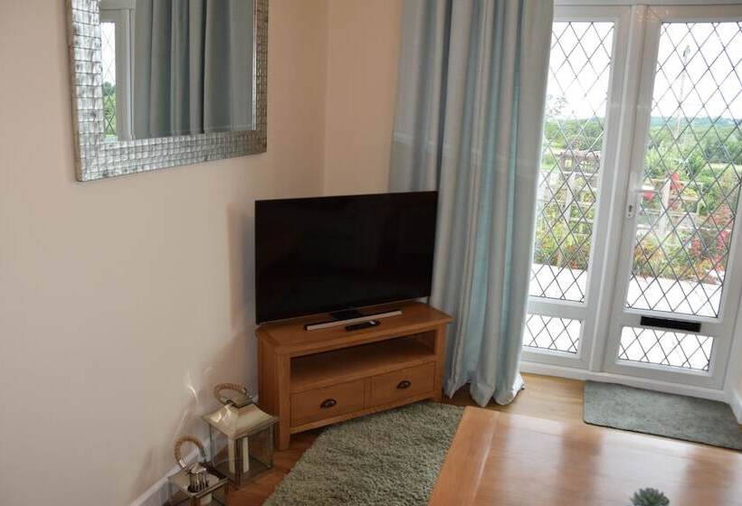 2 Bed Cottage   Sleeps4   Garden   Bbq