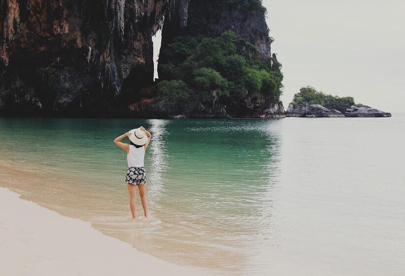 هتل Holiday Ao Nang Beach Resort, Krabi