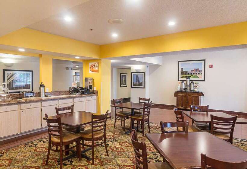 هتل Quality Inn & Suites West Chase