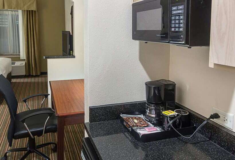 هتل Quality Inn & Suites West Chase