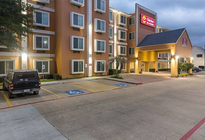 هتل Quality Inn & Suites West Chase