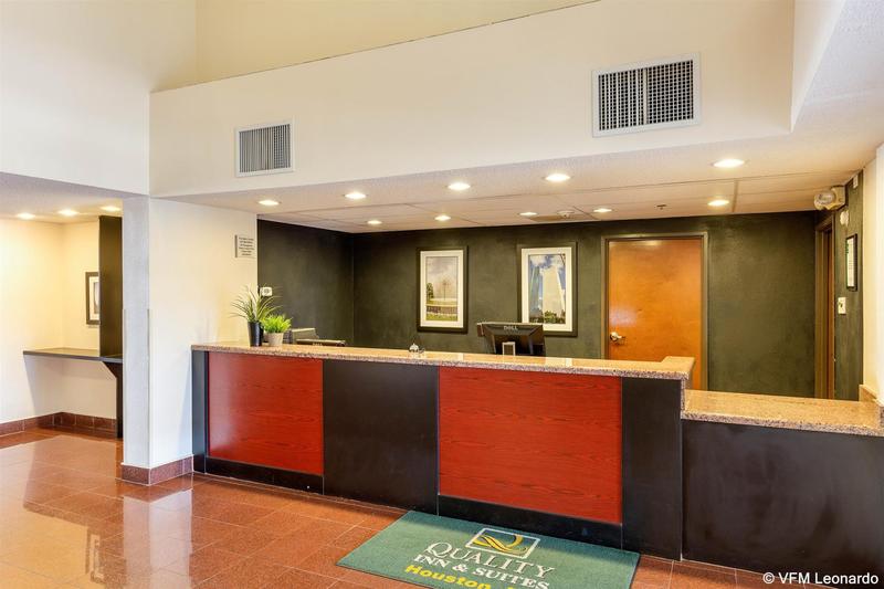 هتل Quality Inn & Suites West Chase