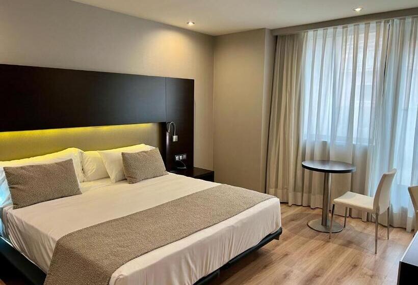 هتل Turia Granada
