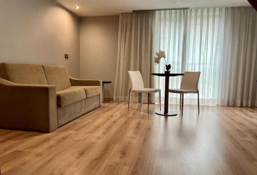 هتل Turia Granada