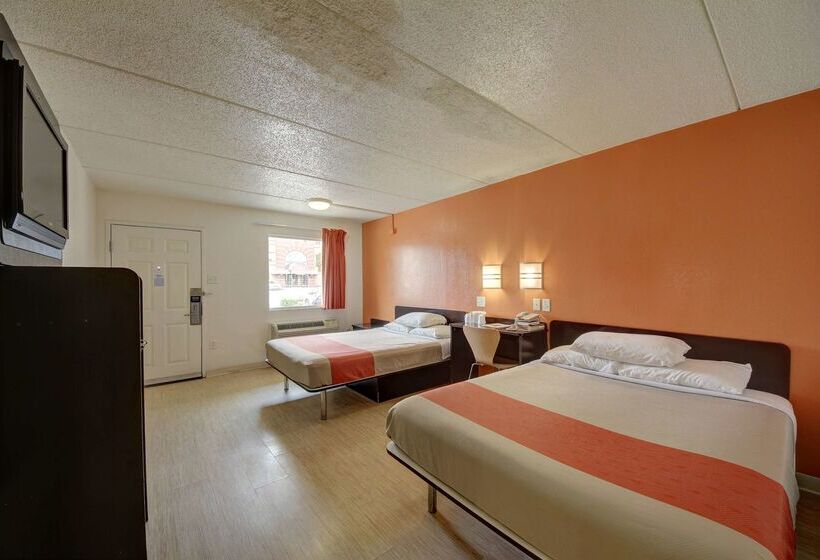 Motel 6 San Antonio, Tx  Downtown  Market Square