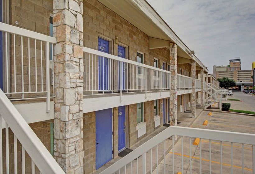 Motel 6 San Antonio, Tx  Downtown  Market Square