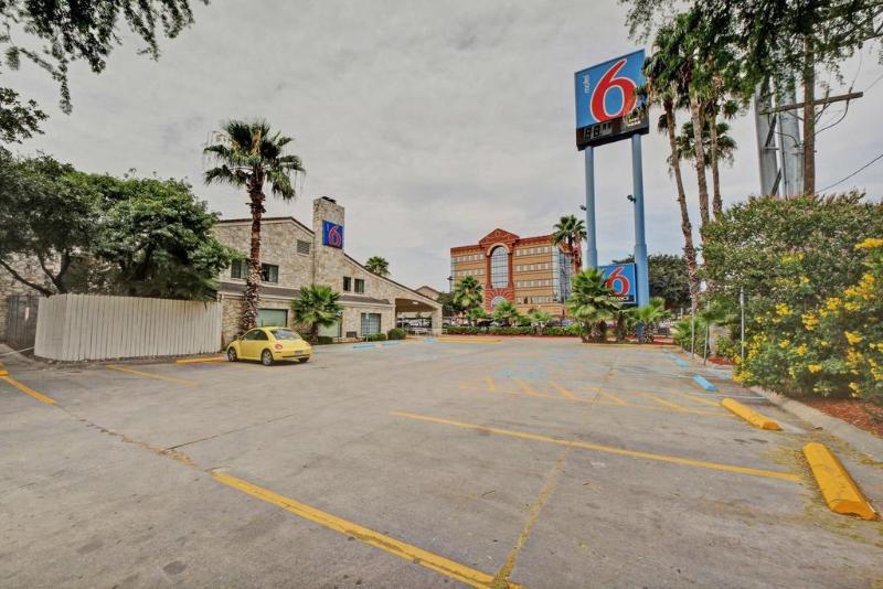 Motel 6 San Antonio, Tx  Downtown  Market Square
