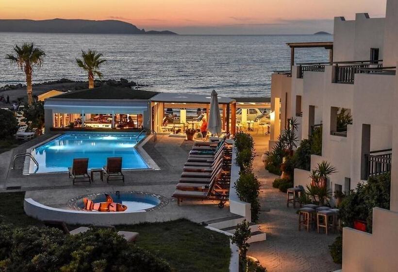 בית מלון כפרי Yria Beach