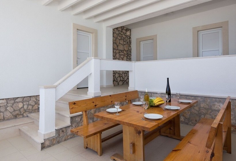 Beautiful Villa On The Coast In Sevid