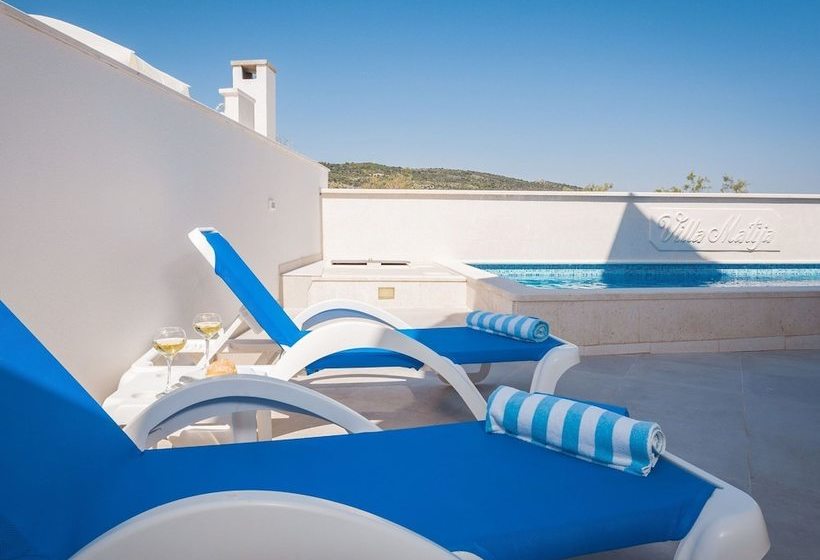 Beautiful Villa On The Coast In Sevid