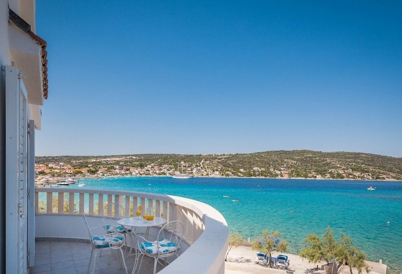 Beautiful Villa On The Coast In Sevid