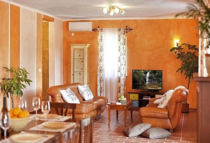 Beautiful Villa With Swimming Pool Surrounded By A Natural Fence