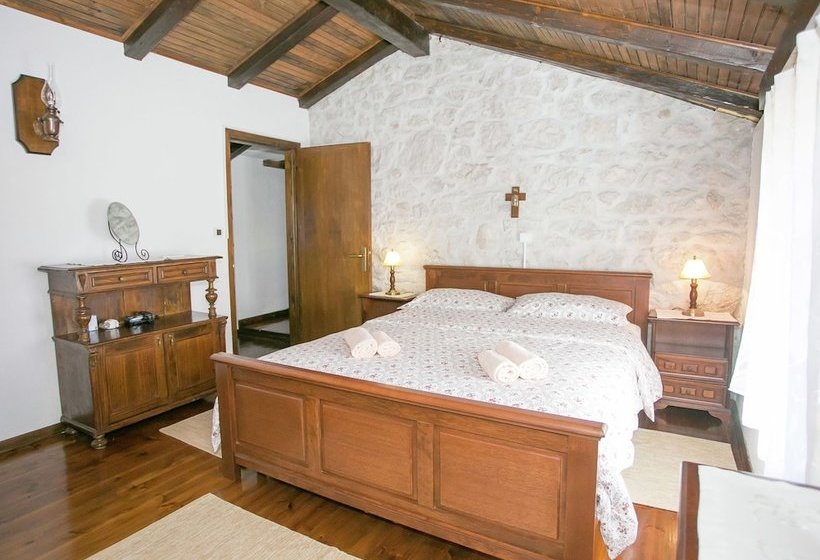 Unique Villa For Up To 8 Persons, With Pool, Hot Tub & Beautiful Garden