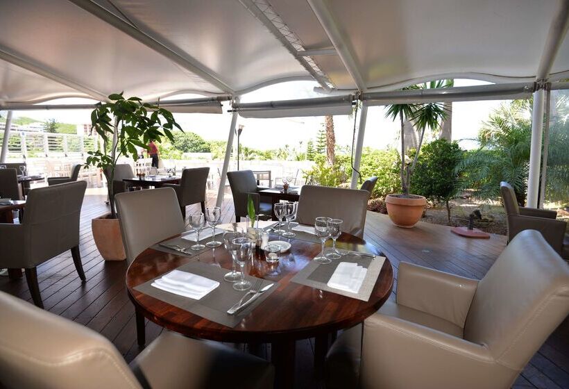 هتل Hilton Noumea La Promenade Residences