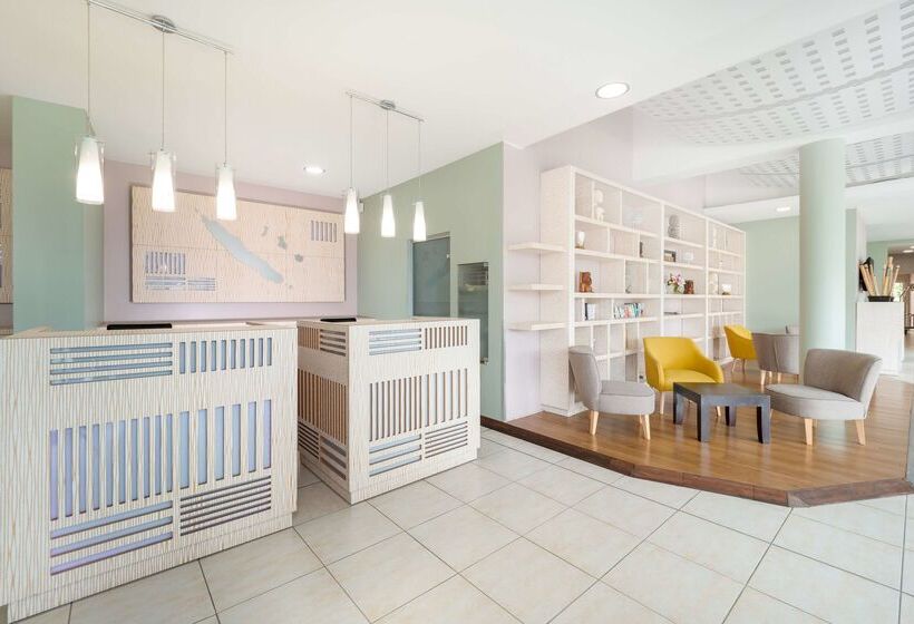 هتل Hilton Noumea La Promenade Residences